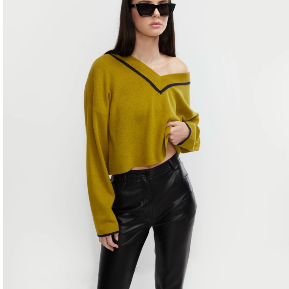 OAK + FORT VARSITY SWEATER OLIVE OIL NAVY - M